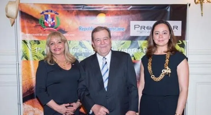Embajada Dominicana en Francia realiza primera degustación de cigarros dominicanos premium