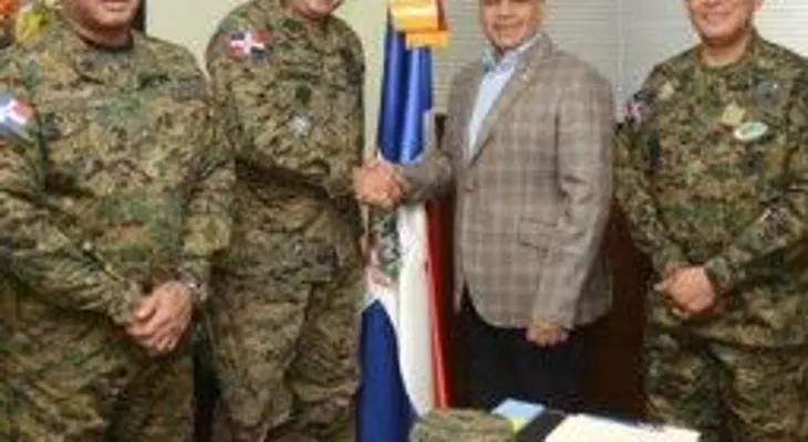 El Director General de Migración recibe al Ministro de Defensa