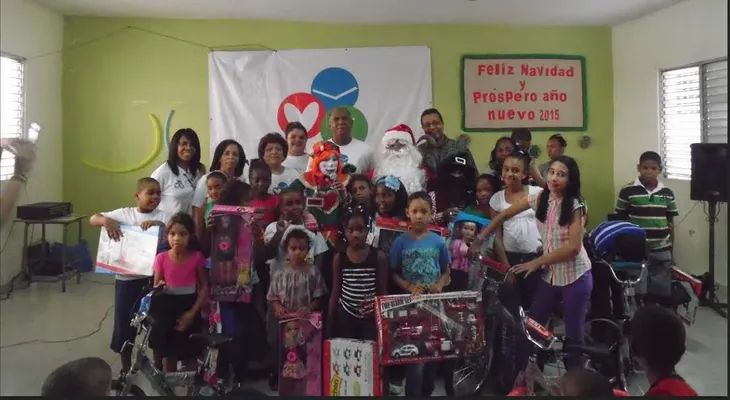 Fundación entrega juguetes 