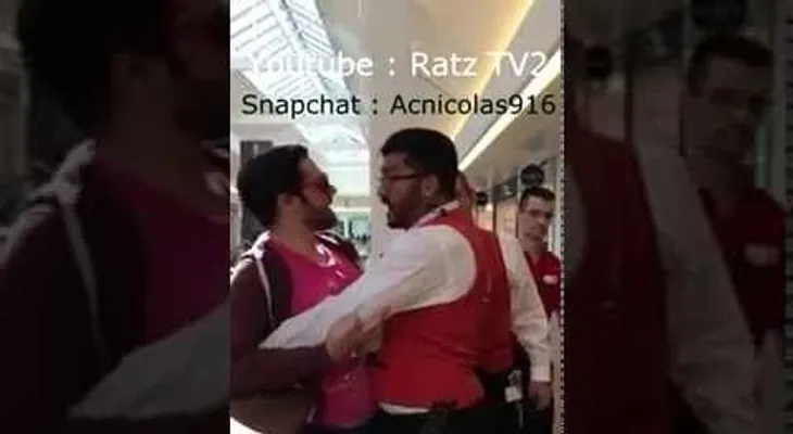 ¿Por qué destrozó más de diez iPhone 7 en una tienda de Apple?