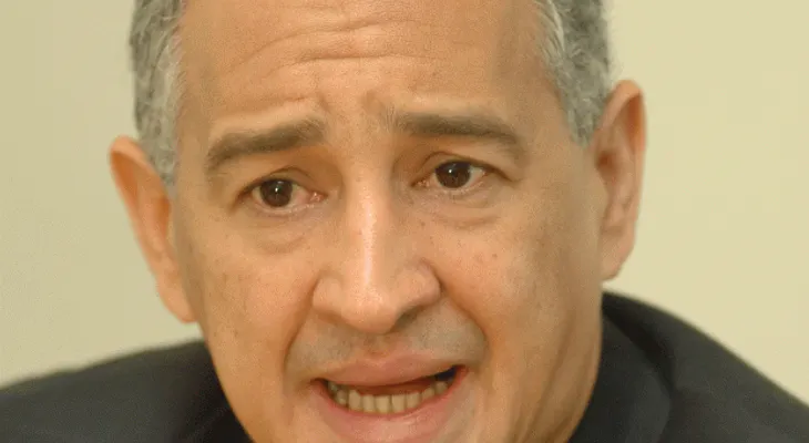 Juez Hernández Peguero se querella contra Pércival Peña