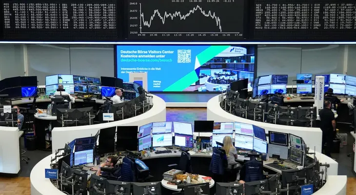Tesoros globales caen y el petróleo sube: los mercados europeos y los futuros de Wall Street retroceden