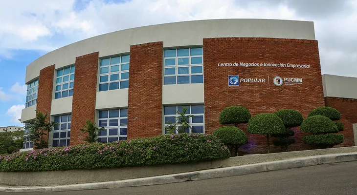Banco Popular y PUCMM inauguran centro de emprendimiento e innovación en Santiago