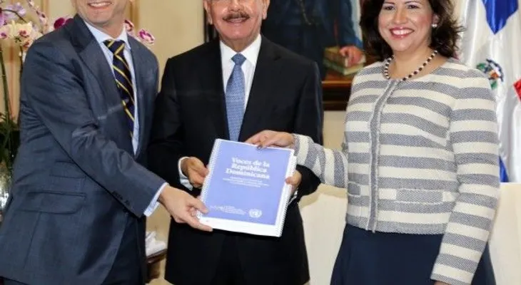 Danilo Medina recibe informe sobre encuesta Mi Mundo y Agenda Post 2015