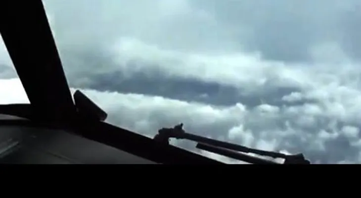 No te pierdas el temerario vuelo al centro del huracán Patricia (VIDEO)