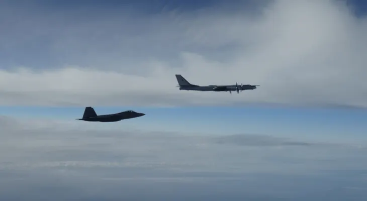 EEUU intercepta cuatro aviones rusos cerca de Alaska