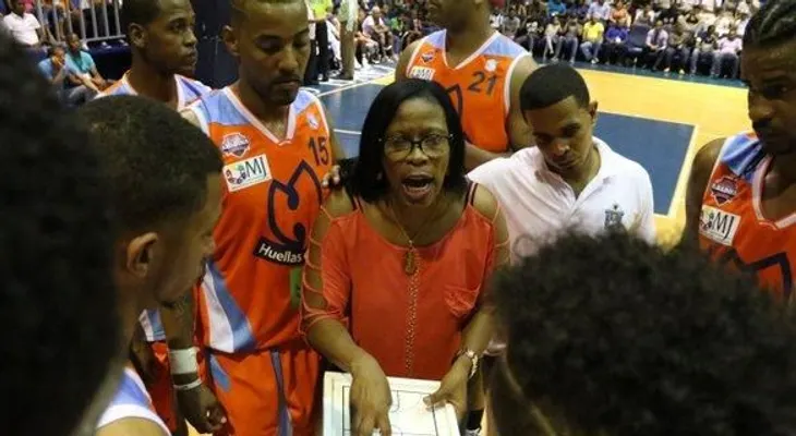 Teresa Duran: primera mujer en ser entrenadora de equipo profesional de basket