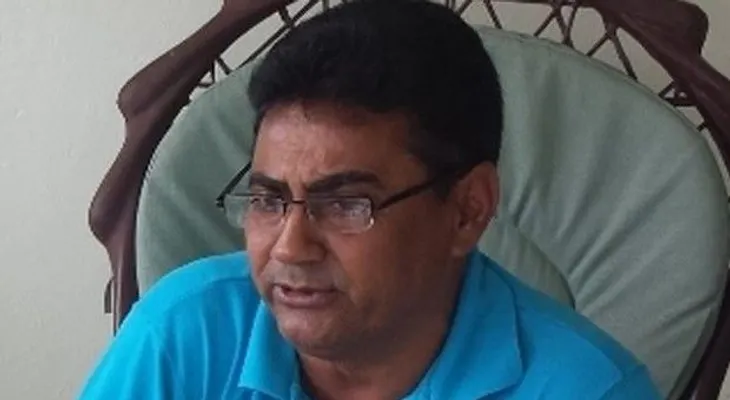 Gobernador destituido niega haya mandado a votar contra candidatos PLD