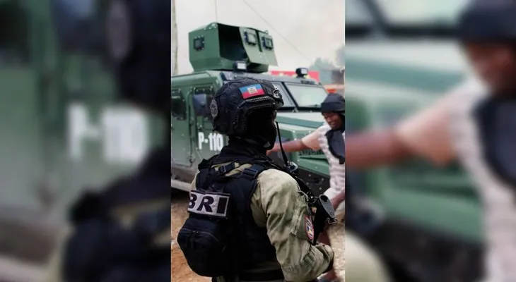 CNN acompaña a la Policía haitiana en incursión contra bandas y capta tiroteos en vivo