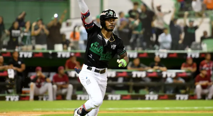 Estrellas golean 12-6 a los Gigantes y empatan la cima con el Licey