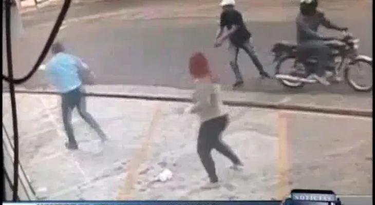 Captado en VIDEO: Un cojo atracando en el ensanche la fe de SD.