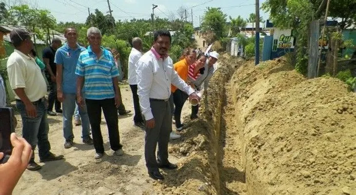 Alcaldía Los Alcarrizos construye acueducto en sector Villa Progreso II