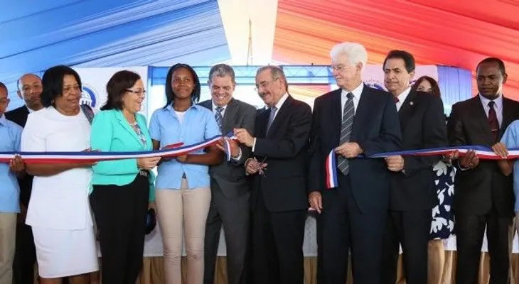 Presidente Medina inaugura 2 nuevas escuelas en Boca Canasta