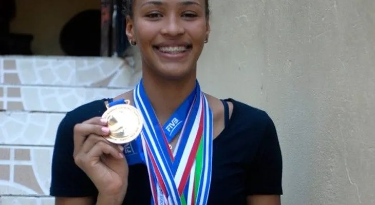 Gaila, con 18 años, conduce un tren lleno de sueños