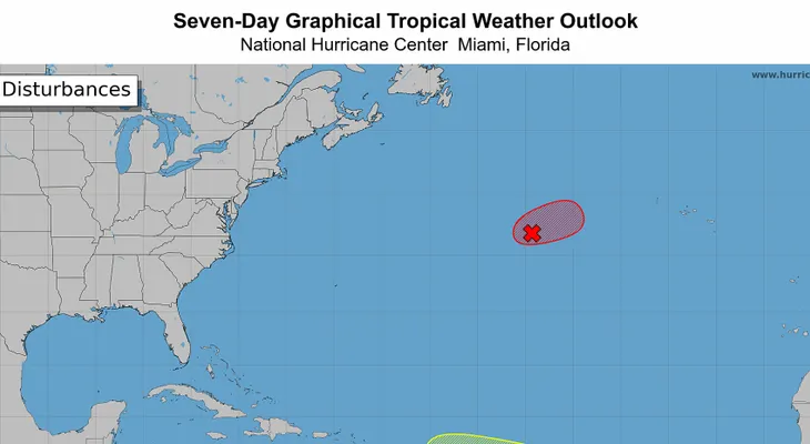 NHC vigila tres fenómenos en el Atlántico; dos con un 80% de probabilidad de intensificarse