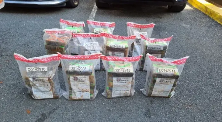 Autoridades ocupan 83 paquetes presumiblemente de cocaína, en Samaná