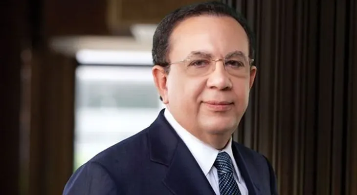 Gobernador Valdez Albizu recibe reconocimiento del Colegio Dominicano de Economistas