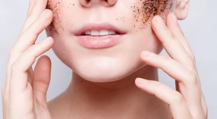 Descubre cómo exfoliar tu piel con productos caseros