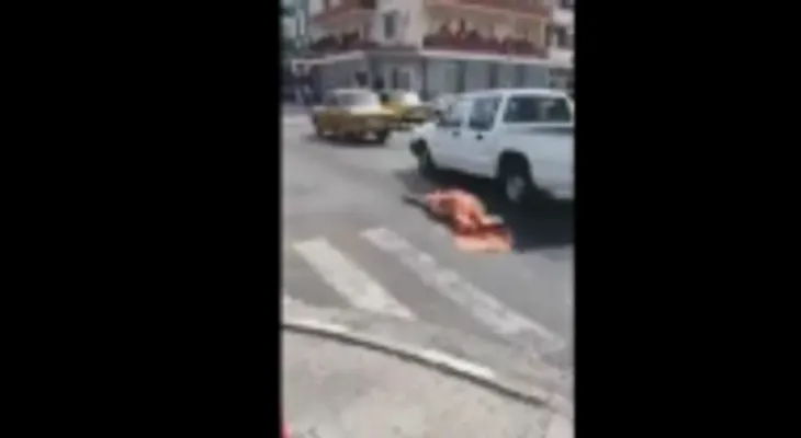 Cadáver se "escapa" en plena avenida