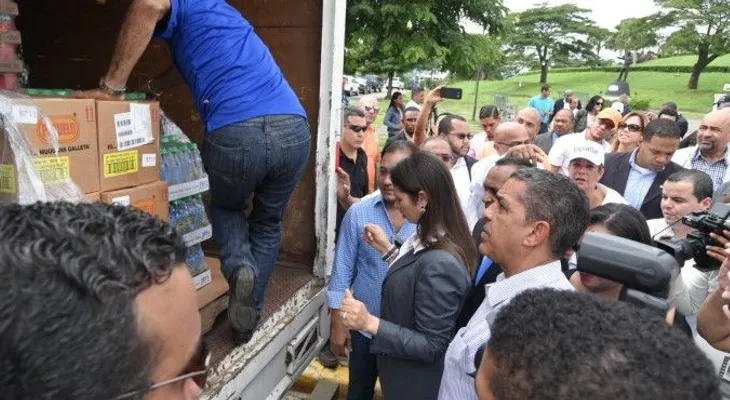 Adriano Espaillat dona 18 toneladas de comida para damnificados de las lluvias