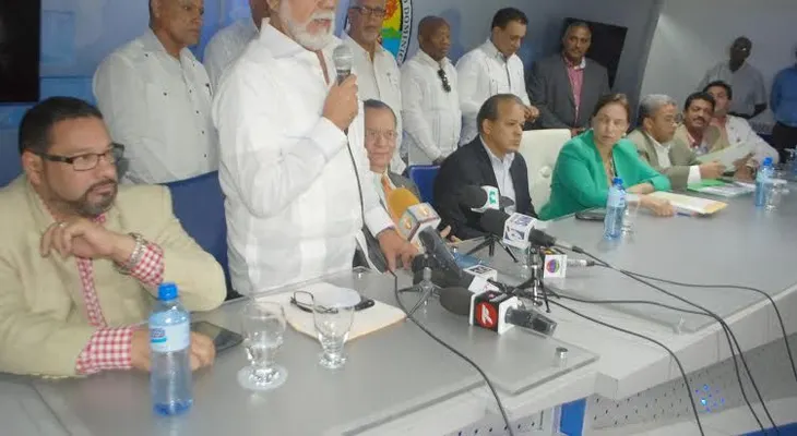 Alcaldes PRD eligen a Fausto Ruiz director de Fedomu