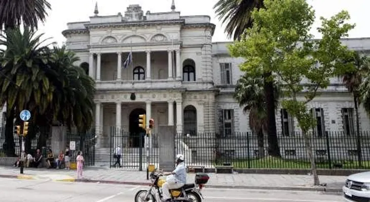 Estados Unidos envía 6 presos de Guantánamo a Uruguay 