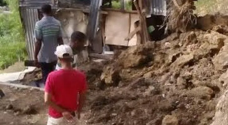 Hombre muere el desplomarse vivienda en Santiago