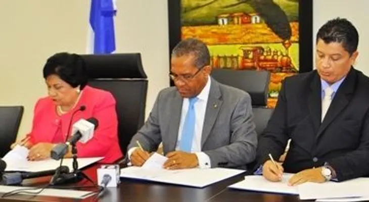 MESCyT firma Convenio con Microsoft y la UASD para la capacitación de profesores en materia tecnológica