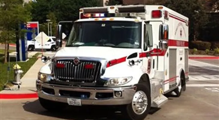 Hospitalizan a agente de Texas por posible ébola