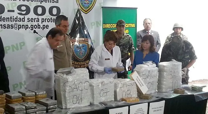 Apresan mujer de 57 años con cocaína en su equipaje