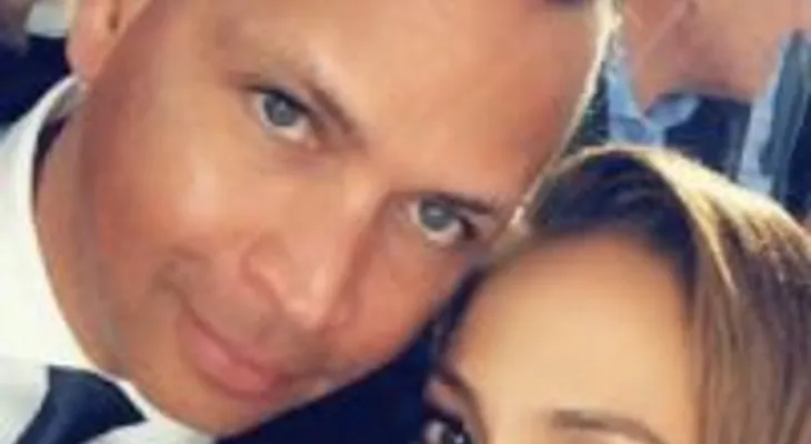 Jennifer López desata rumores de embarazo por esta foto