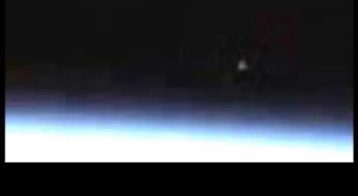 La NASA corta un video en directo de la EEI durante la entrada de un objeto extraño en la atmósfera