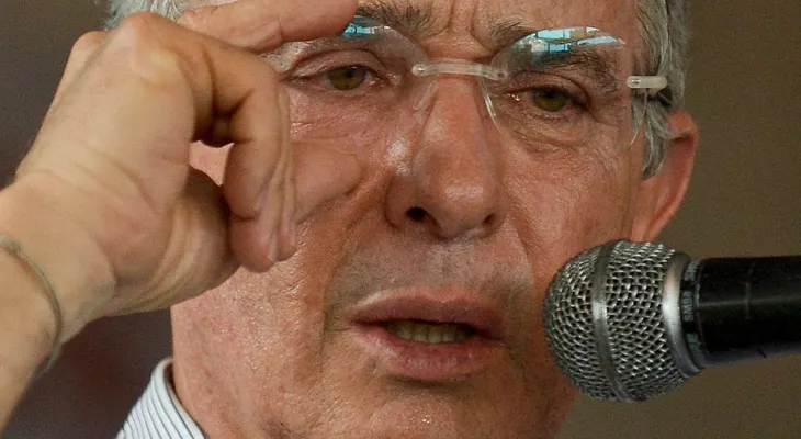 Álvaro Uribe dice que renunciará al Senado después que la Suprema lo llamara a indagtoria