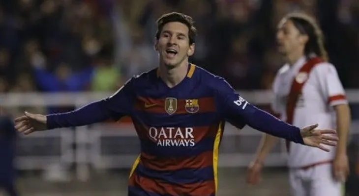 Messi anota 3 goles, Barcelona logra victoria y récord