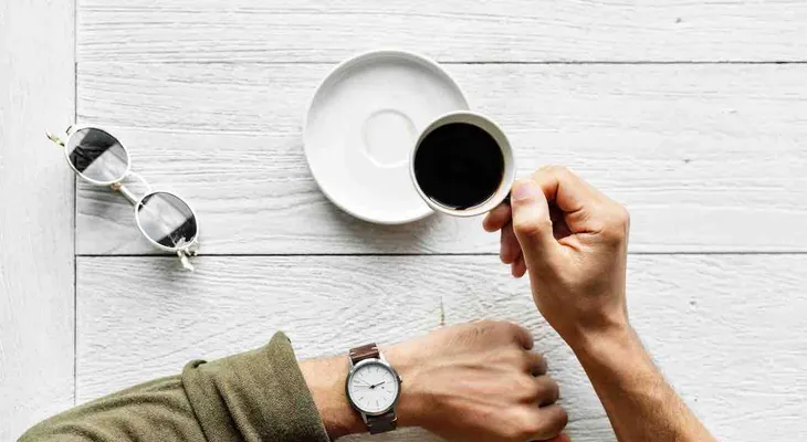 Mortal: Personas que cenan tarde y no desayunan, son cinco veces más proclives de morir de un infarto, según estudio