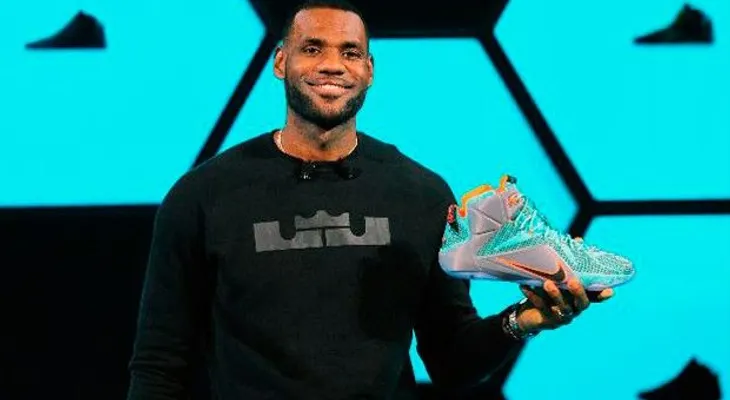 LeBron James firma un pacto vitalicio con Nike