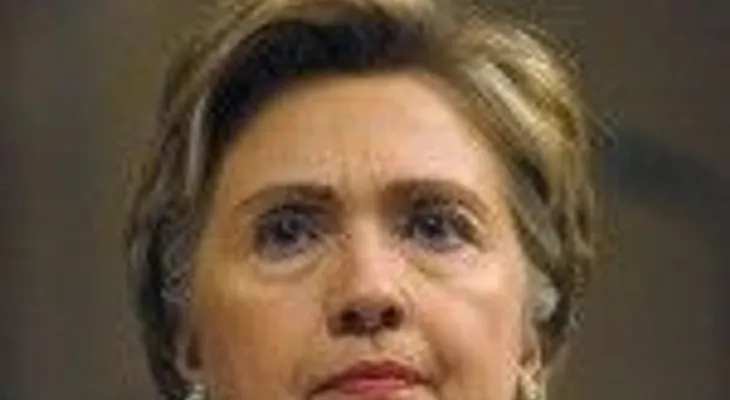 Clinton arremete contra Asociación del Rifle de EEUU tras matanza en Oregón
