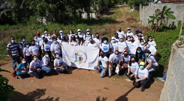 Voluntariado Bancentraliano y TECHO pintan casas y donan filtros de agua