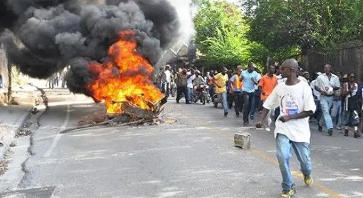 Un muerto y 19 heridos durante protestas en Haití