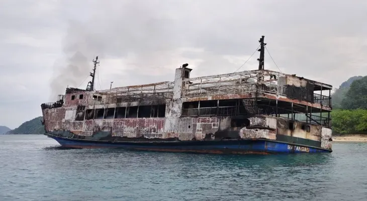 Incendio en un barco de pasajeros en Filipinas deja cinco muertos y 86 desaparecidos