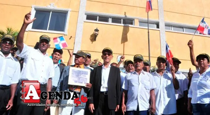 Combatientes Constitucionalistas piden a Danilo Medina que defienda al país 