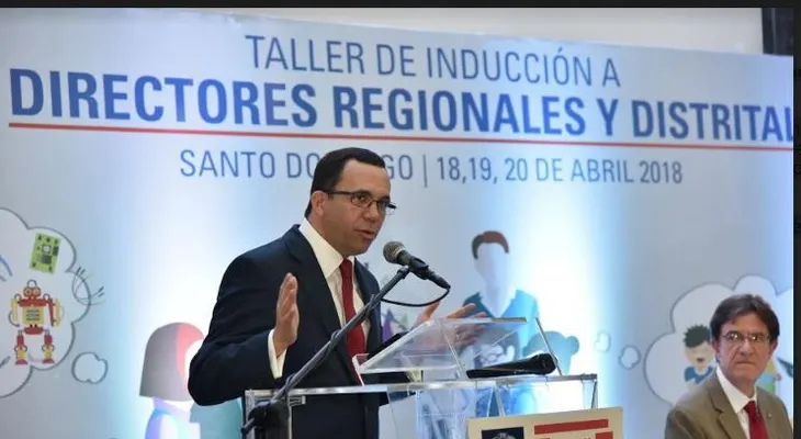 Andrés Navarro exhorta a directores de escuela a ser transparentes, participativos y eficientes