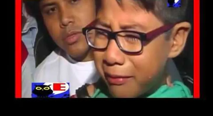 Un niño peruano llora desconsolado porque perdió su selección