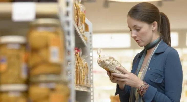 Los alimentos que nunca debes consumir fuera de fecha, sí, existen caducidades reales 