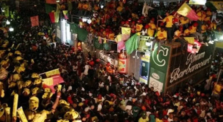 Se electrocutan 18 al caerle cable a carroza durante carnaval en Haití