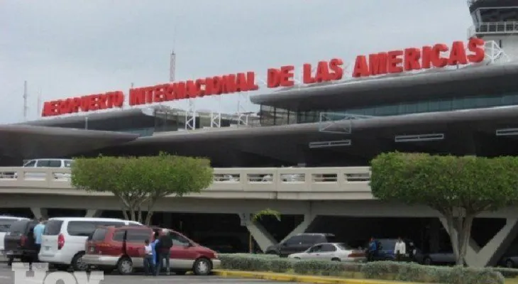 Autoridades de Aduanas decomisan 408 mil dólares a anciana llegó al país por el AILA