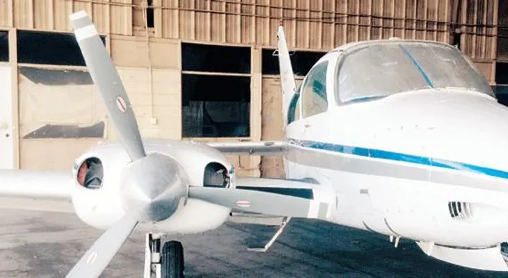 Avioneta cae en campo de recreo; dos heridos