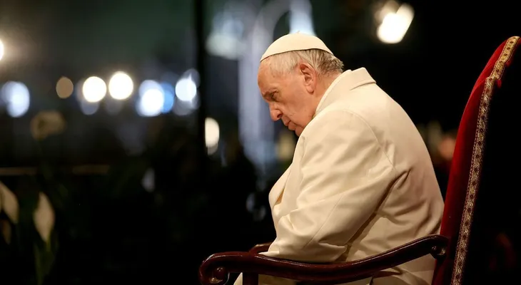El papa Francisco advierte "muchos centros de refugiados en Europa se convirtieron en campos de concentración"