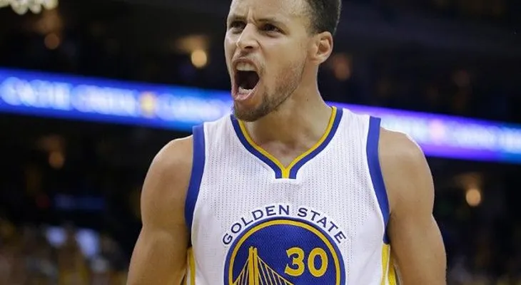 Warriors hacen regreso histórico