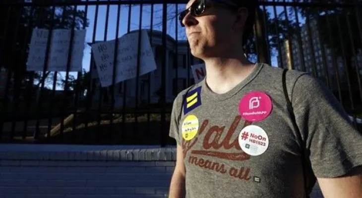 Ley de Mississippi permite negar servicios a gays